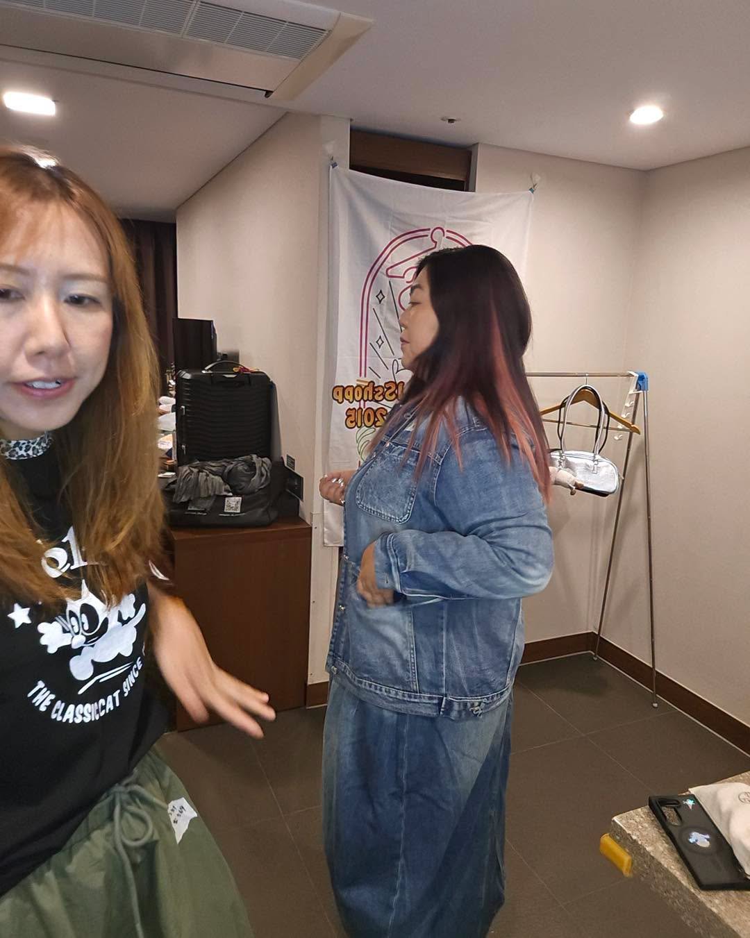 #7293 秋季黑色仿皮領藍色洗水牛仔外套 - Image 7