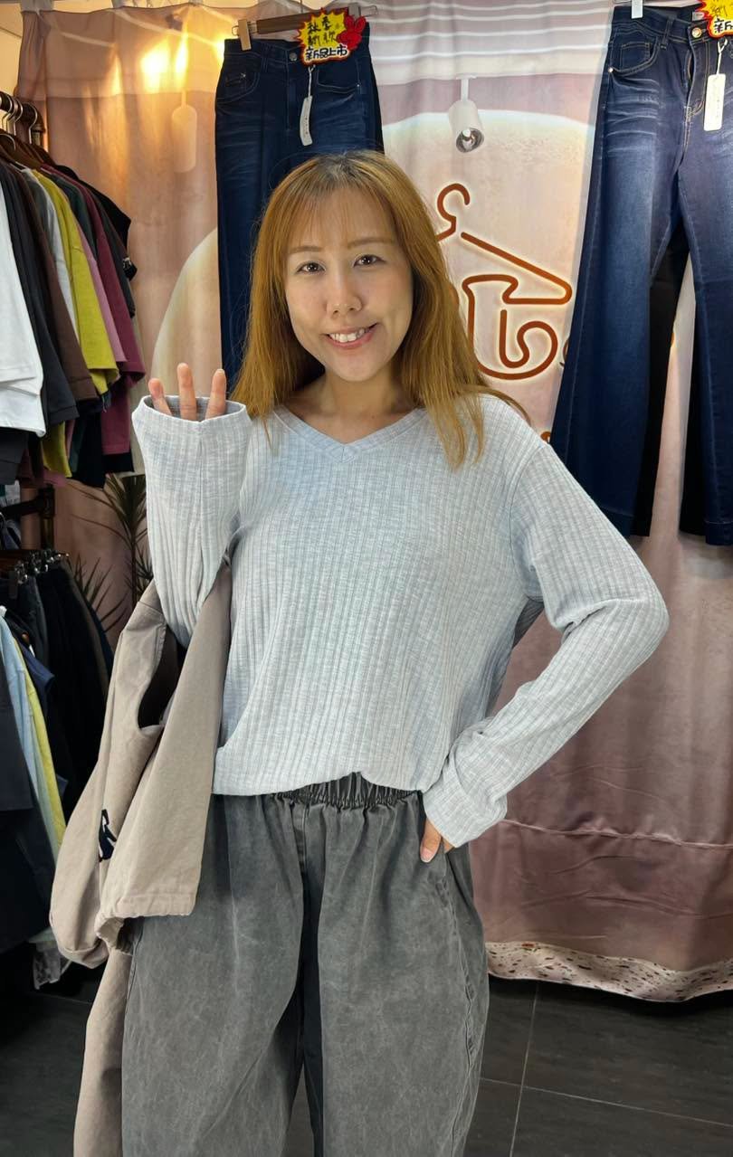 #7270 秋季V 領坑紋棉料TEE - Image 2