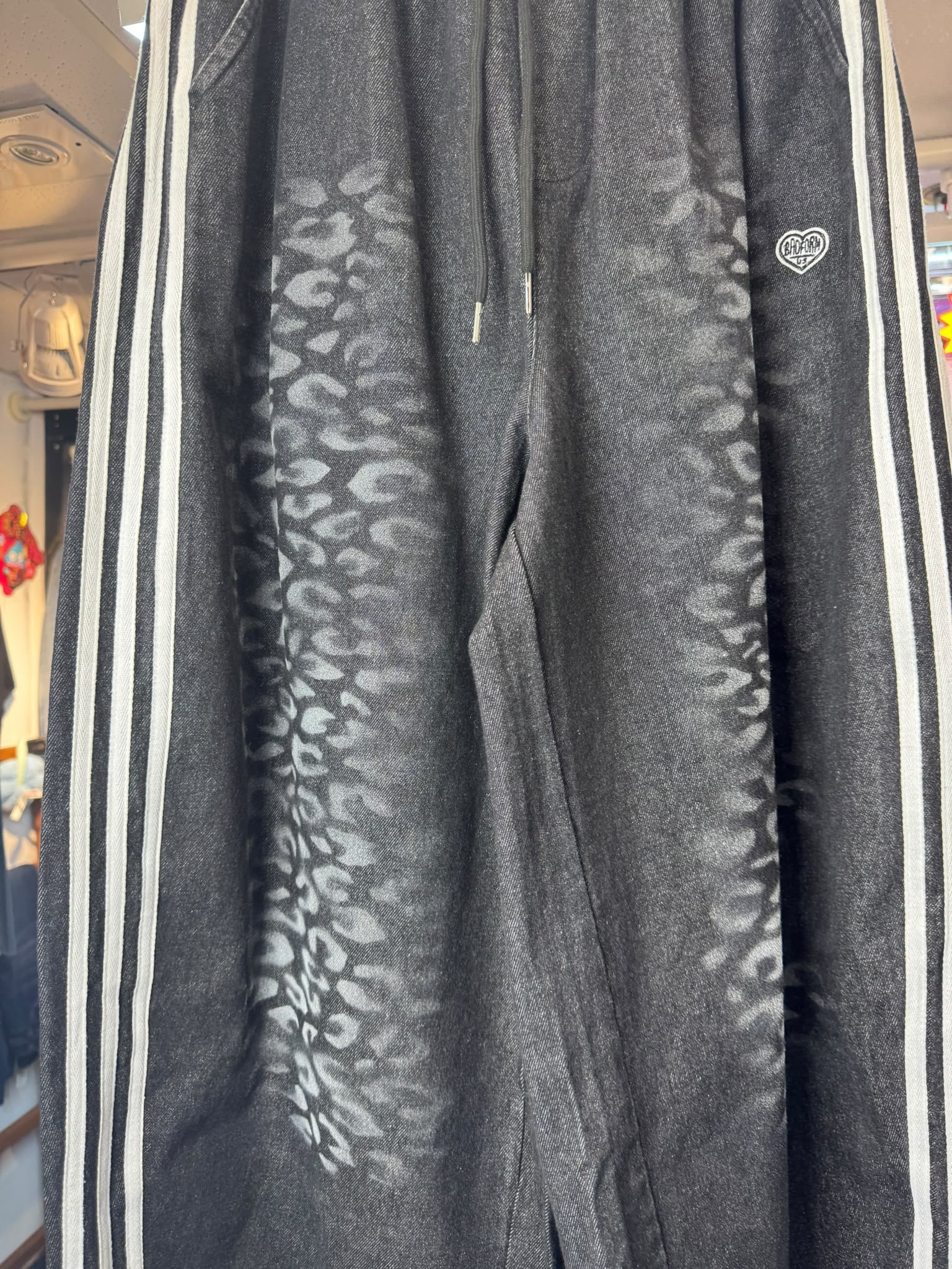 #7345 秋季黑色洗水豹紋噴漆直筒褲 - Image 10
